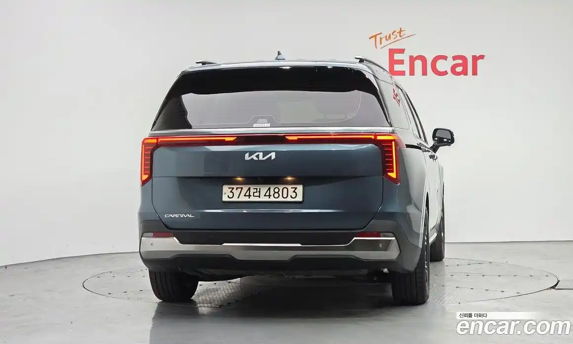 Kia Canival 2024 3.5 Автомат в Москве № 746255, фото 4