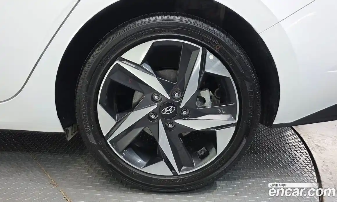 Hyundai Avante 2023 1.6 Автомат в Москве № 756686, фото 5