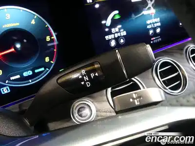 Mercedes-Benz E-Class 2023 1.9 Автомат в Москве № 763778, миниатюра 9