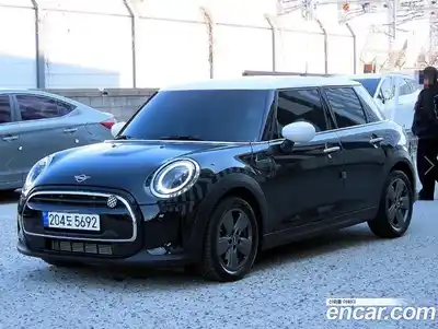 Mini Cooper 2023 1.5 Автомат в Москве № 766331, миниатюра 2