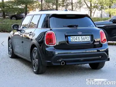 Mini Cooper 2023 1.5 Автомат в Москве № 766331, миниатюра 3