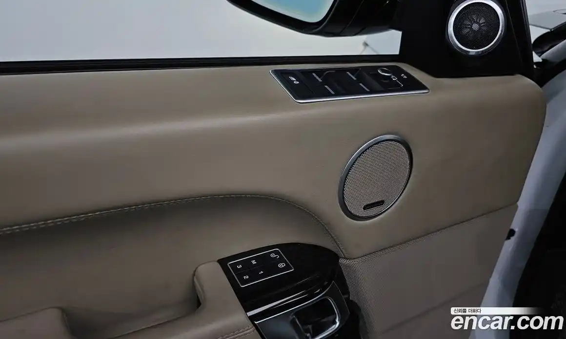 Land Rover Range-Rover 2016 4.4 Автомат в Москве № 166290, фото 18