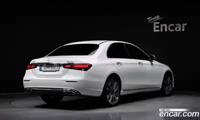 Mercedes-Benz E-Class 2023 2.0 Автомат в Москве № 177943, миниатюра 2
