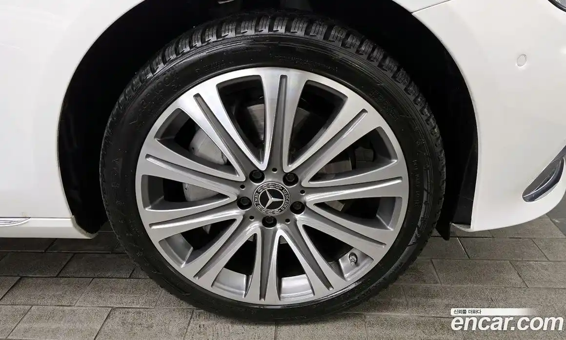 Mercedes-Benz E-Class 2023 2.0 Автомат в Москве № 177943, фото 5