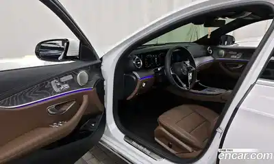 Mercedes-Benz E-Class 2023 2.0 Автомат в Москве № 177943, миниатюра 10