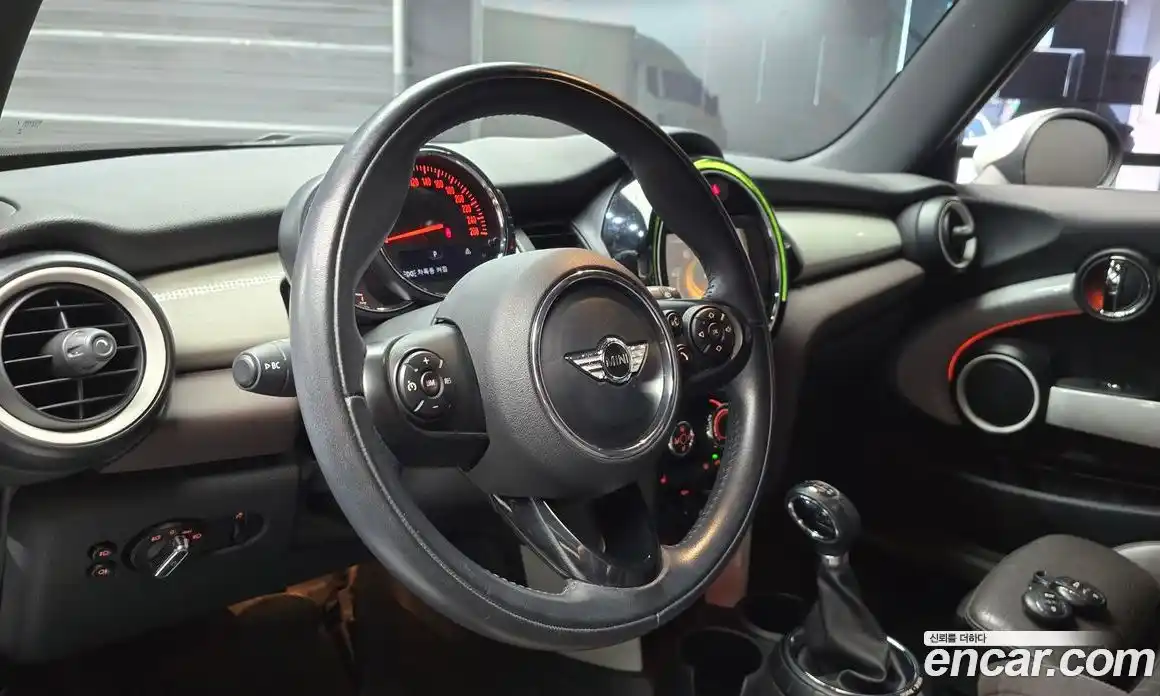 Mini Cooper 2015 1.5 Автомат в Москве № 198371, фото 13