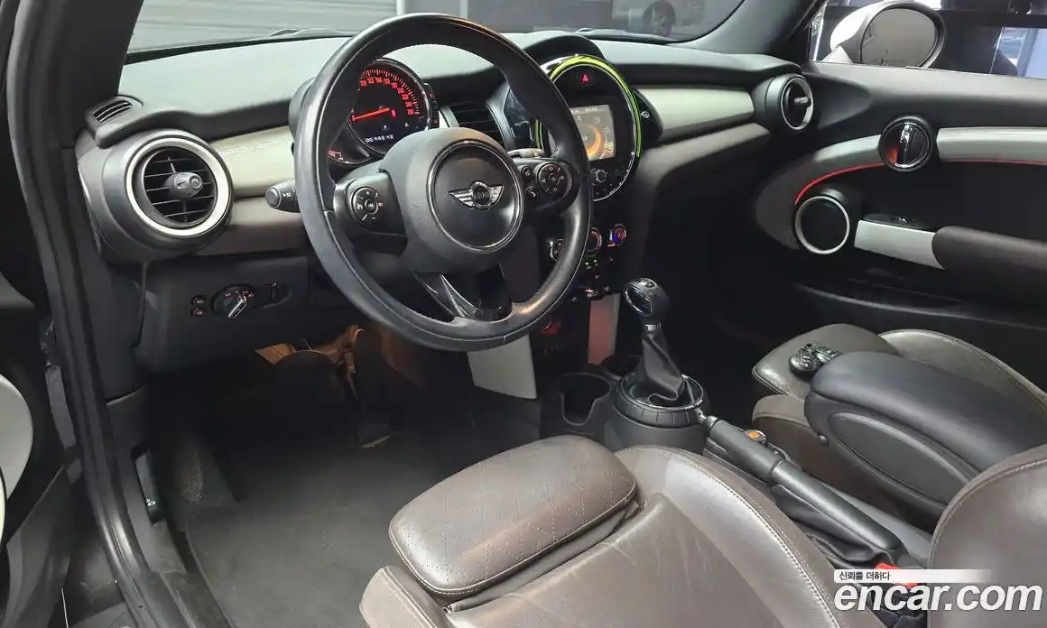 Mini Cooper 2015 1.5 Автомат в Москве № 198371, фото 7