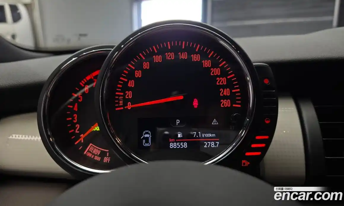 Mini Cooper 2015 1.5 Автомат в Москве № 198371, фото 8