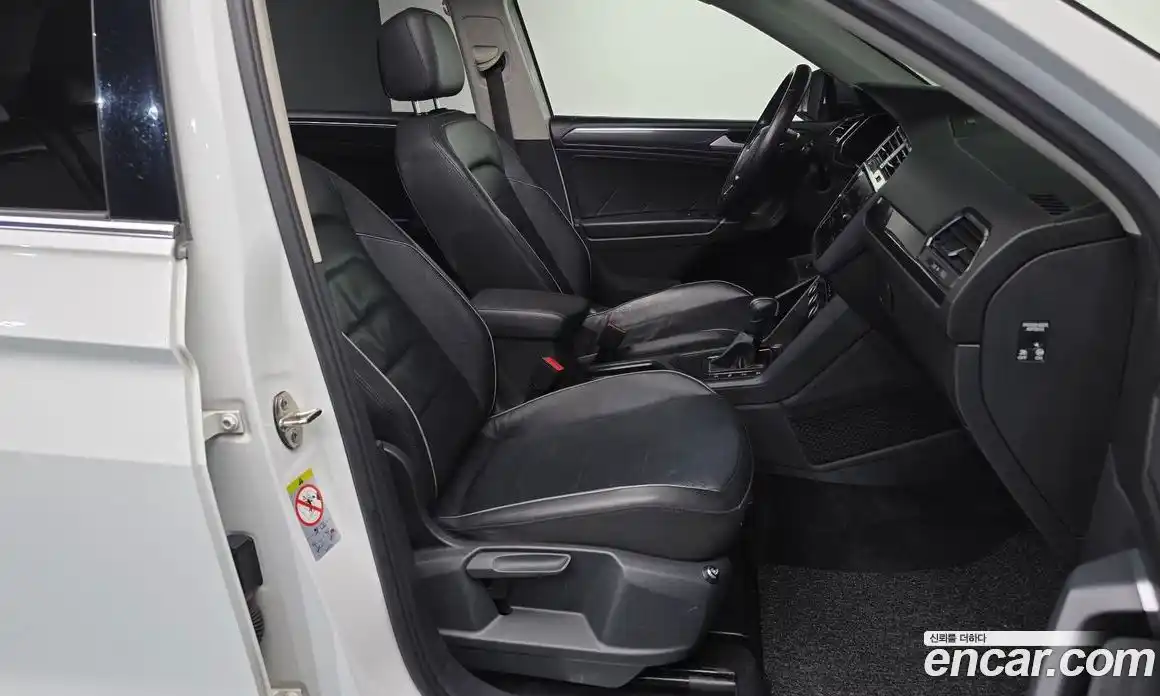 Volkswagen Tiguan 2020 2.0 Автомат в Москве № 215344, фото 11