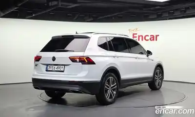 Volkswagen Tiguan 2020 2.0 Автомат в Москве № 215344, миниатюра 2