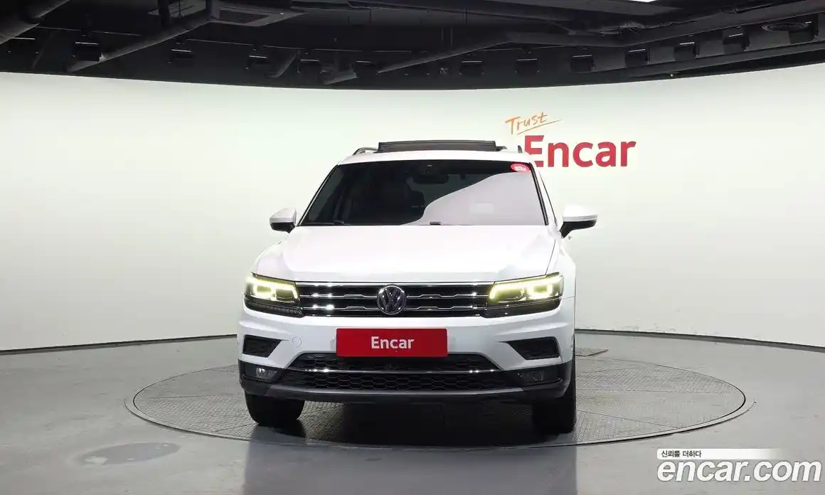 Volkswagen Tiguan 2020 2.0 Автомат в Москве № 215344, фото 3