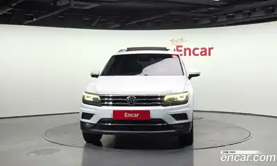 Volkswagen Tiguan 2020 2.0 Автомат в Москве № 215344, миниатюра 3