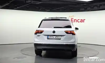 Volkswagen Tiguan 2020 2.0 Автомат в Москве № 215344, миниатюра 4
