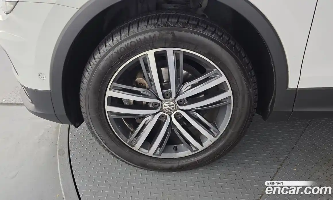 Volkswagen Tiguan 2020 2.0 Автомат в Москве № 215344, фото 5