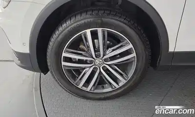 Volkswagen Tiguan 2020 2.0 Автомат в Москве № 215344, миниатюра 5