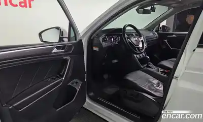 Volkswagen Tiguan 2020 2.0 Автомат в Москве № 215344, миниатюра 10