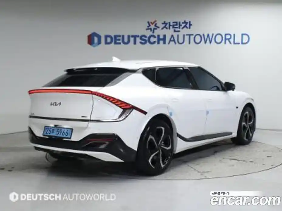 Kia EV6 2023 Автомат в Москве № 50753, фото 2