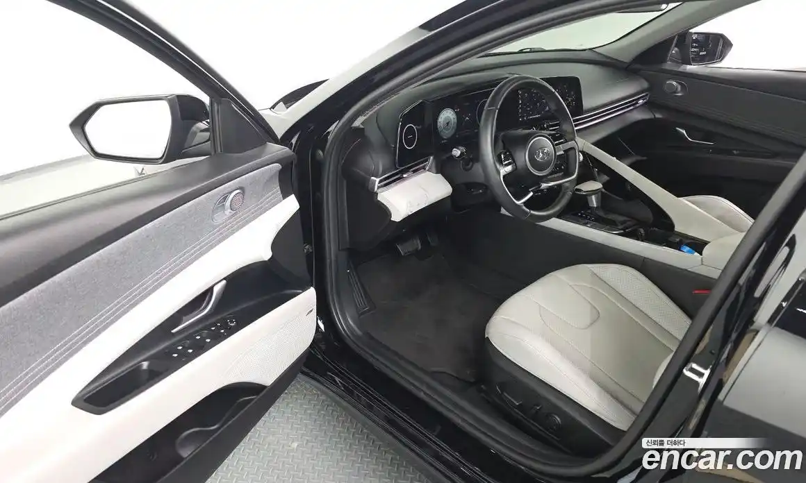 Hyundai Avante 2022 1.6 Автомат в Москве № 714581, фото 10