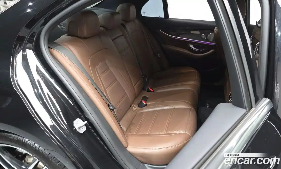 Mercedes-Benz E-Class 2018 4.0 Автомат в Москве № 722606, фото 12