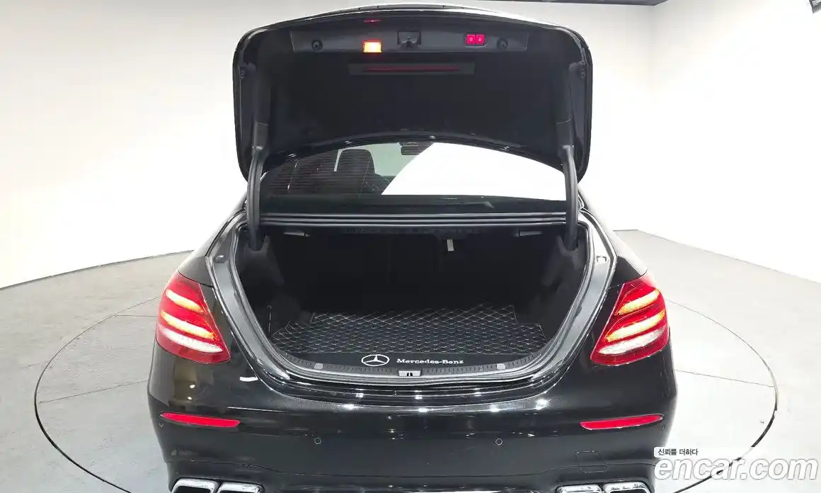 Mercedes-Benz E-Class 2018 4.0 Автомат в Москве № 722606, фото 20