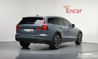 Volvo V60 2022 2.0 Автомат в Москве № 724096, миниатюра 2