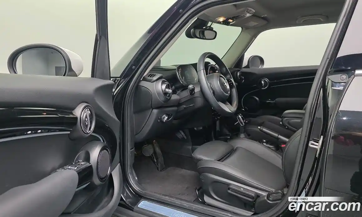 Mini Cooper 2023 1.5 Автомат в Москве № 724735, фото 12