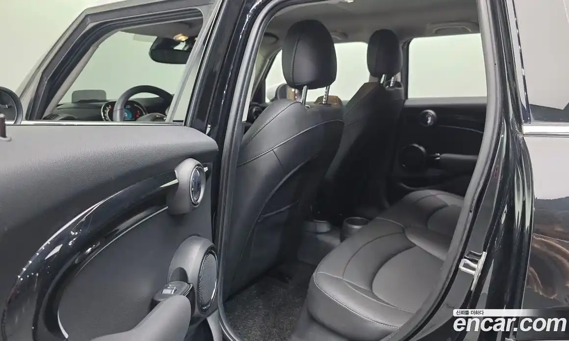 Mini Cooper 2023 1.5 Автомат в Москве № 724735, фото 18