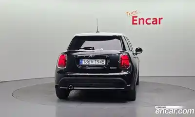 Mini Cooper 2023 1.5 Автомат в Москве № 724735, миниатюра 4