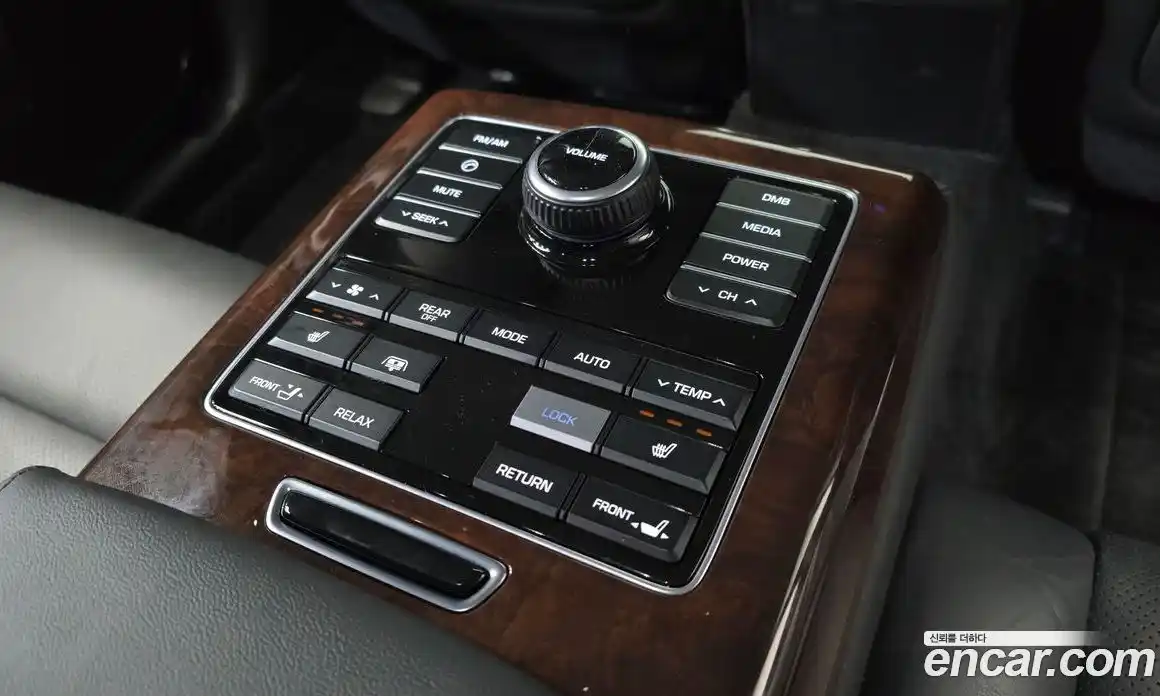 Hyundai Equus 2014 3.8 Автомат в Москве № 745682, фото 19