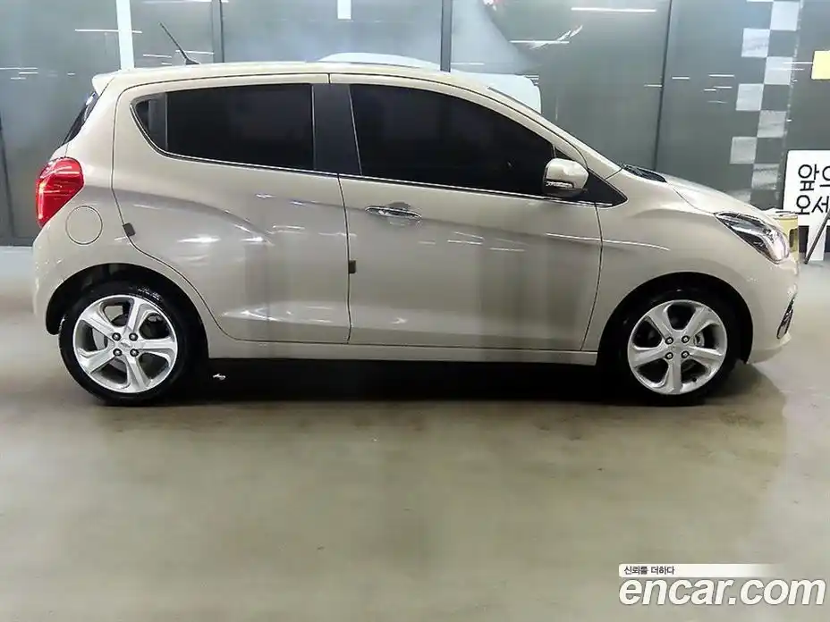 Chevrolet Spark 2016 1.0 Автомат в Москве № 747979, фото 3