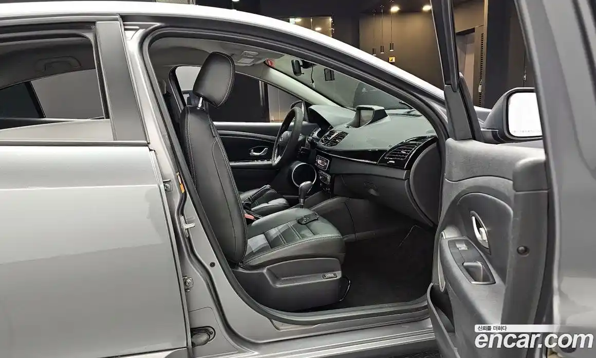 Renault SM3 2016 1.6 гидро в Москве № 748150, фото 11