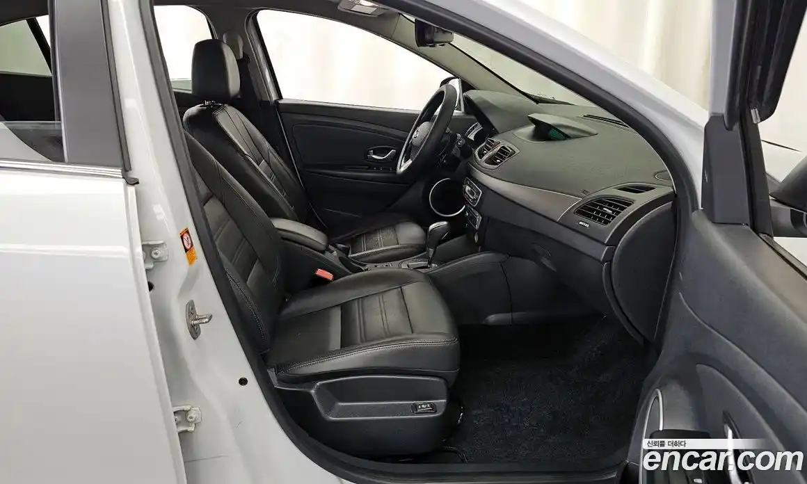 Renault SM3 2016 1.6 Автомат в Москве № 748296, фото 11