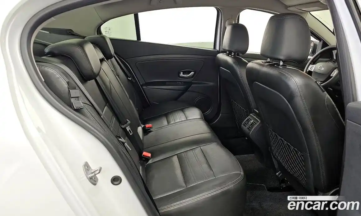 Renault SM3 2016 1.6 Автомат в Москве № 748296, фото 12