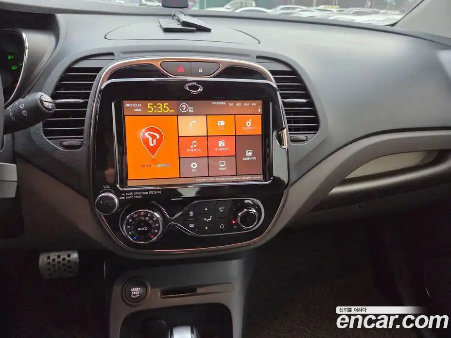 Renault QM3 2016 1.5 Автомат в Москве № 748461, фото 12