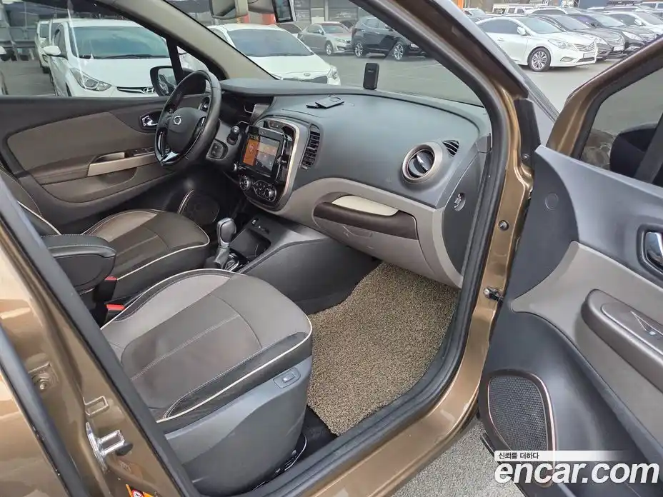 Renault QM3 2016 1.5 Автомат в Москве № 748461, фото 17