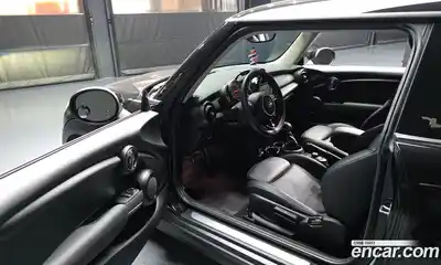 Mini Cooper 2018 1.5 Автомат в Москве № 749813, миниатюра 10