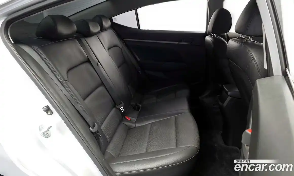 Hyundai Avante 2018 1.6 гидро в Москве № 756860, фото 12