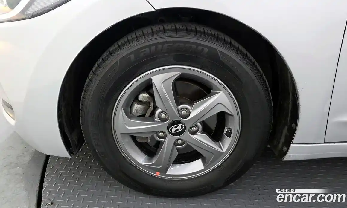 Hyundai Avante 2018 1.6 гидро в Москве № 756860, фото 5