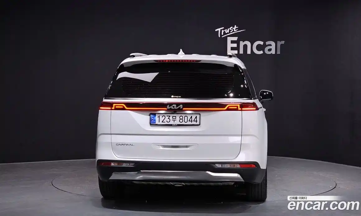 Kia Canival 2022 3.5 Автомат в Москве № 757782, фото 3