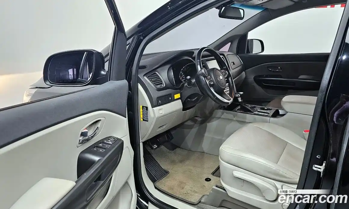 Kia Canival 2019 2.2 Автомат в Москве № 758054, фото 11