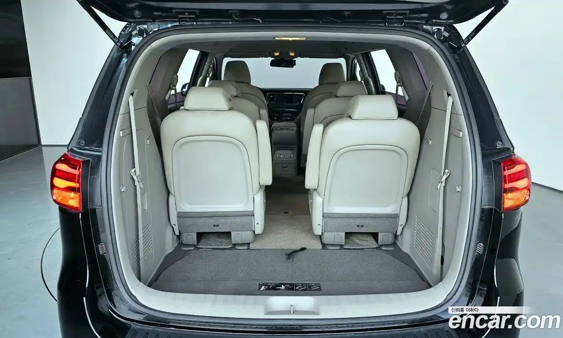 Kia Canival 2019 2.2 Автомат в Москве № 758054, фото 20