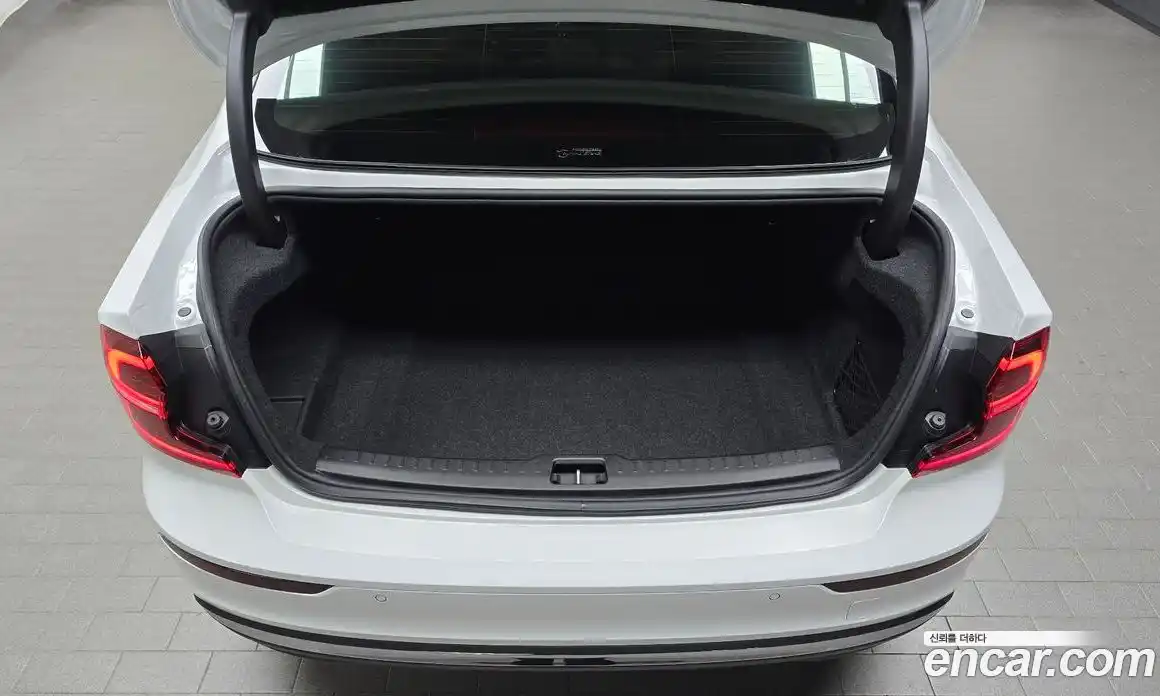 Volvo S60 2023 2.0 Автомат в Москве № 765456, фото 20