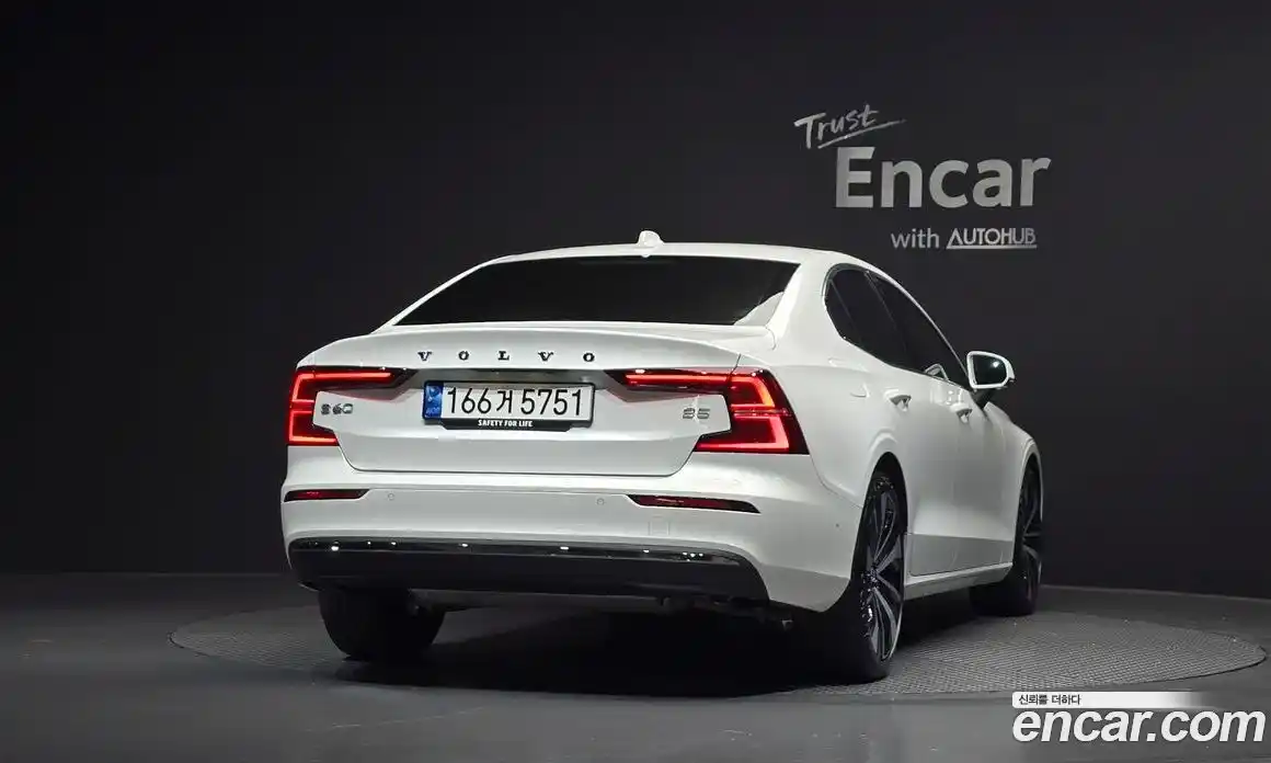 Volvo S60 2023 2.0 Автомат в Москве № 765456, фото 4