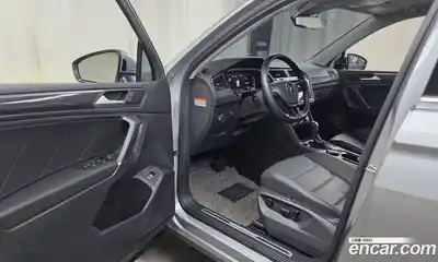 Volkswagen Tiguan 2020 2.0 Автомат в Москве № 767064, миниатюра 10