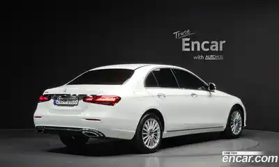 Mercedes-Benz E-Class 2023 2.0 Автомат в Москве № 141344, миниатюра 2