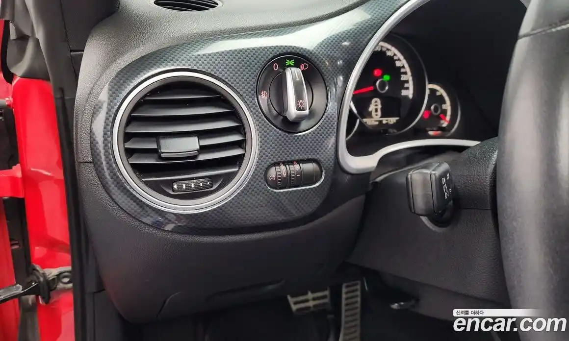 Volkswagen Beatle 2012 2.0 Автомат в Москве № 199112, фото 17