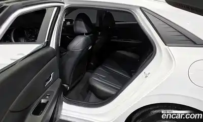 Hyundai Avante 2022 1.6 Автомат в Москве № 714435, миниатюра 11