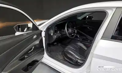 Hyundai Avante 2022 1.6 Автомат в Москве № 714435, миниатюра 10