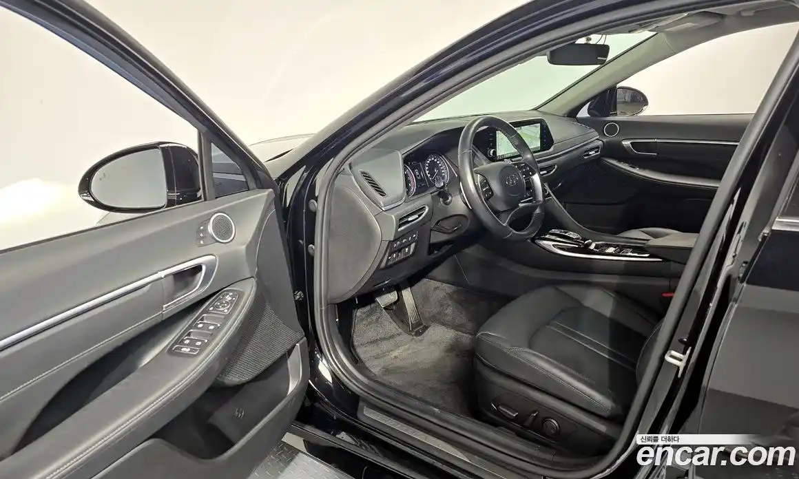 Hyundai Sonata 2023 2.0 Автомат в Москве № 714603, фото 9