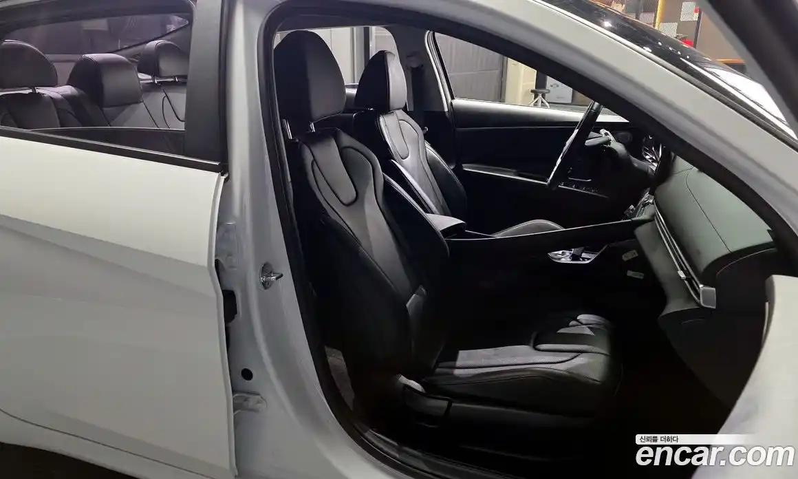 Hyundai Avante 2023 1.6 Автомат в Москве № 714931, фото 10